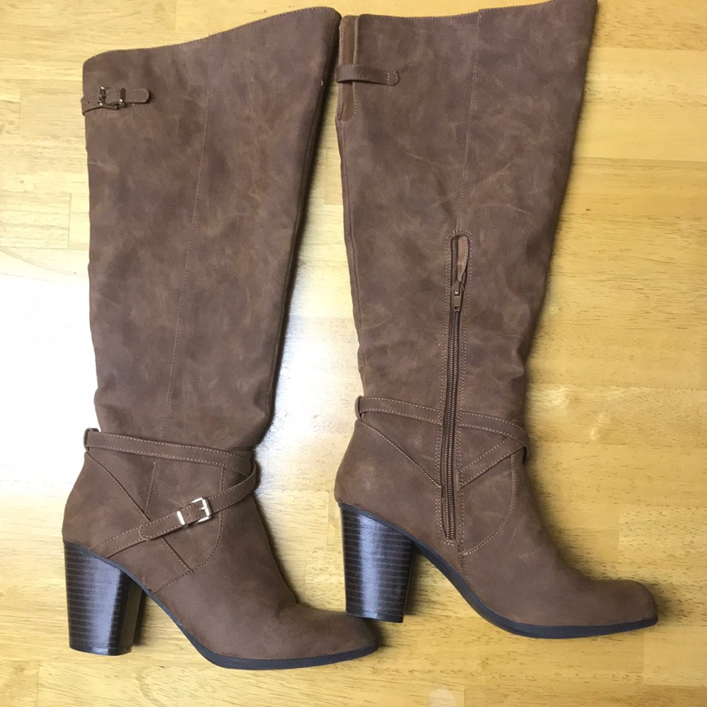 High heeled boots